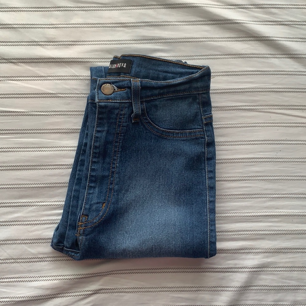 Fashion Nova High-Waisted Jeans (Best-Seller)